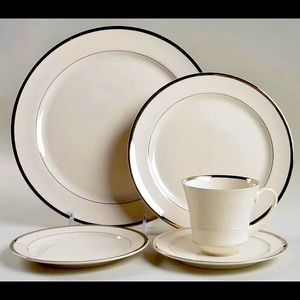 Pickard China 8 piece Platinum Bracelet Pattern w/ Bowl & Oval Platter